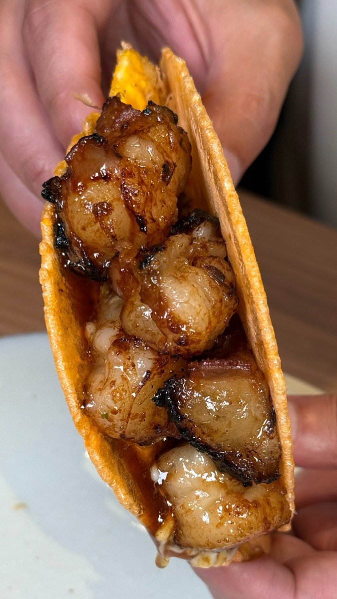aichigourmet_'s tweet photo. 愛知県民ならそそられるはず！
これやったことある？

愛知発祥のたませんに、
ぷりぷりホルモンを挟んで食べる🤤 https://t.co/AiD7TMouwz