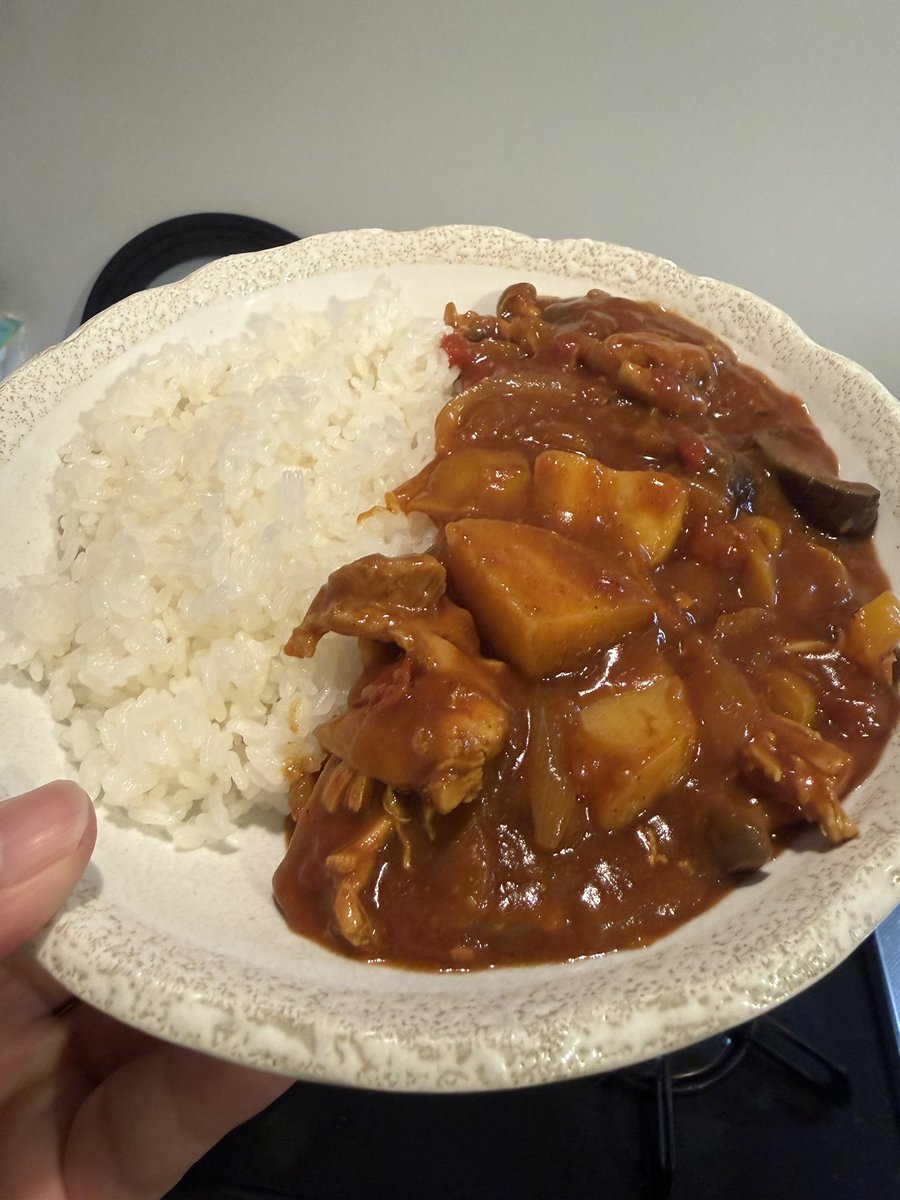 2step_nabe0918's tweet photo. 無水カレー完成��
米も良い感じ🌾
いただきまーす🤤 https://t.co/AeWXMQhASH