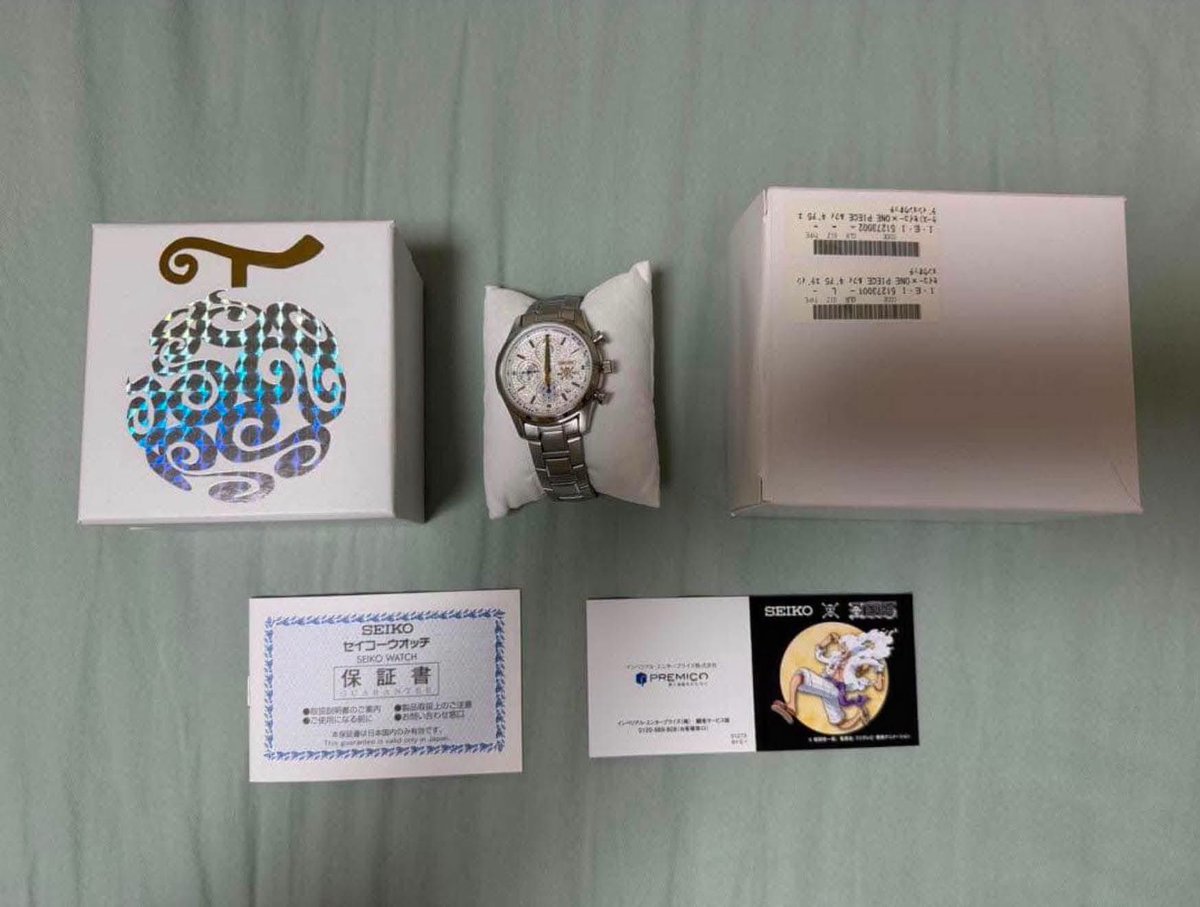 EricCLFung's tweet photo. Remember when AP x Swatch broke the internet?
This is ONE PIECE x SEIKO, and it’s on a whole different level 

🏴‍☠️ Seiko × ONE PIECE Gear 5 Limited Edition 🤍

Dropped in 2024 at just ~$367 USD… and it’s already skyrocketing to $3,200+ USD on the resale market.

Luffy’s Gear 5 awakening in watch form. One of the most sought-after anime collabs ever, extremely limited, insane details, pure collector fire

Those knows knows 😏
