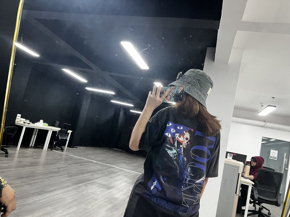 RikuCasts's tweet photo. Pogi mode today! Hosting the Wildrift Wildrounds: Pilipinas Open Split 1 today! Live draw at the end of the matches! https://t.co/hSJkTNyXqs