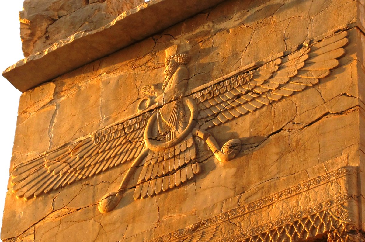 ShahanshahCyrus's tweet photo. Ancient Farvahar relief in Persepolis https://t.co/PLCZTzqtaE
