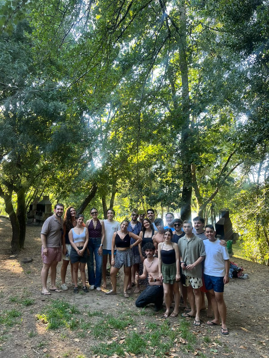 xsgourense's tweet photo. Onte avanzamos no fortalecemento da nosa amizade coa Federação JS Alto Minho 😉

Unha tarde de xogos, aprendizaxe e diversión 😌

🌹 https://t.co/NISLNUQ2Hu