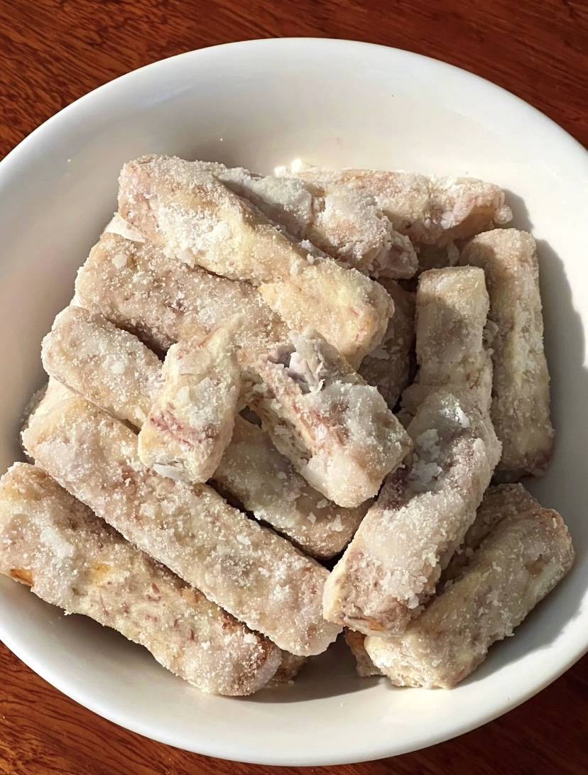 mi_natyon's tweet photo. Just bit into a still-warm churro from the street stall—crunchy outside, creamy cinnamon sugar dust all over my fingers, and a side of regret for not getting a second one immediately! https://t.co/q3wEg4WR8i