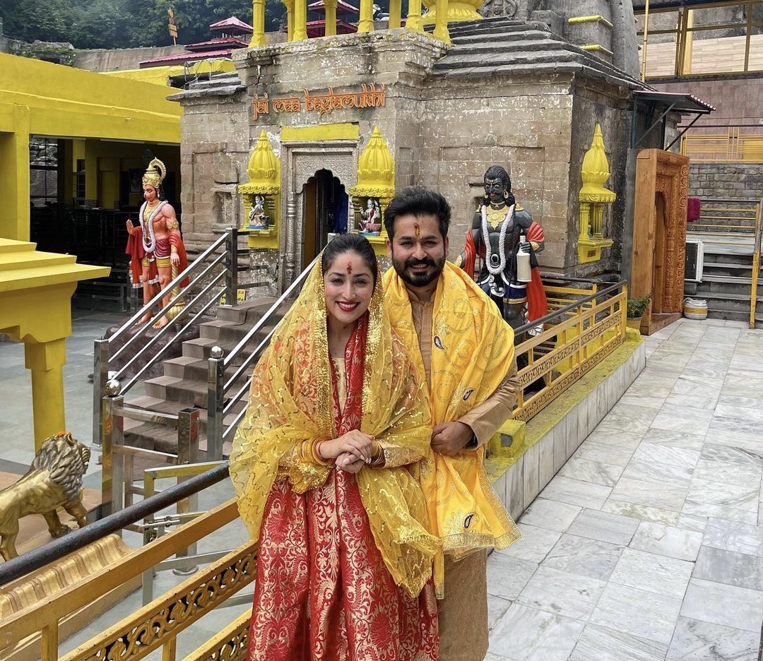 ExposeDhonifan's tweet photo. According to seculars

He is religious                He is andhbhakt
Person Because           because he visited
he visited Mecca          Hindu Temple https://t.co/XsLFgZ4UCe