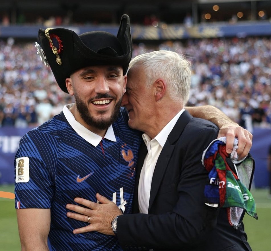 Sopryan's tweet photo. Des rebeus qui sont fiers d'être Français et qui ne rejettent pas l'histoire de France. 
C'est exactement ce qu'on veut ! 
Merci @rayan_cherki 🩵🤍❤️ https://t.co/TM7OyysTuT
