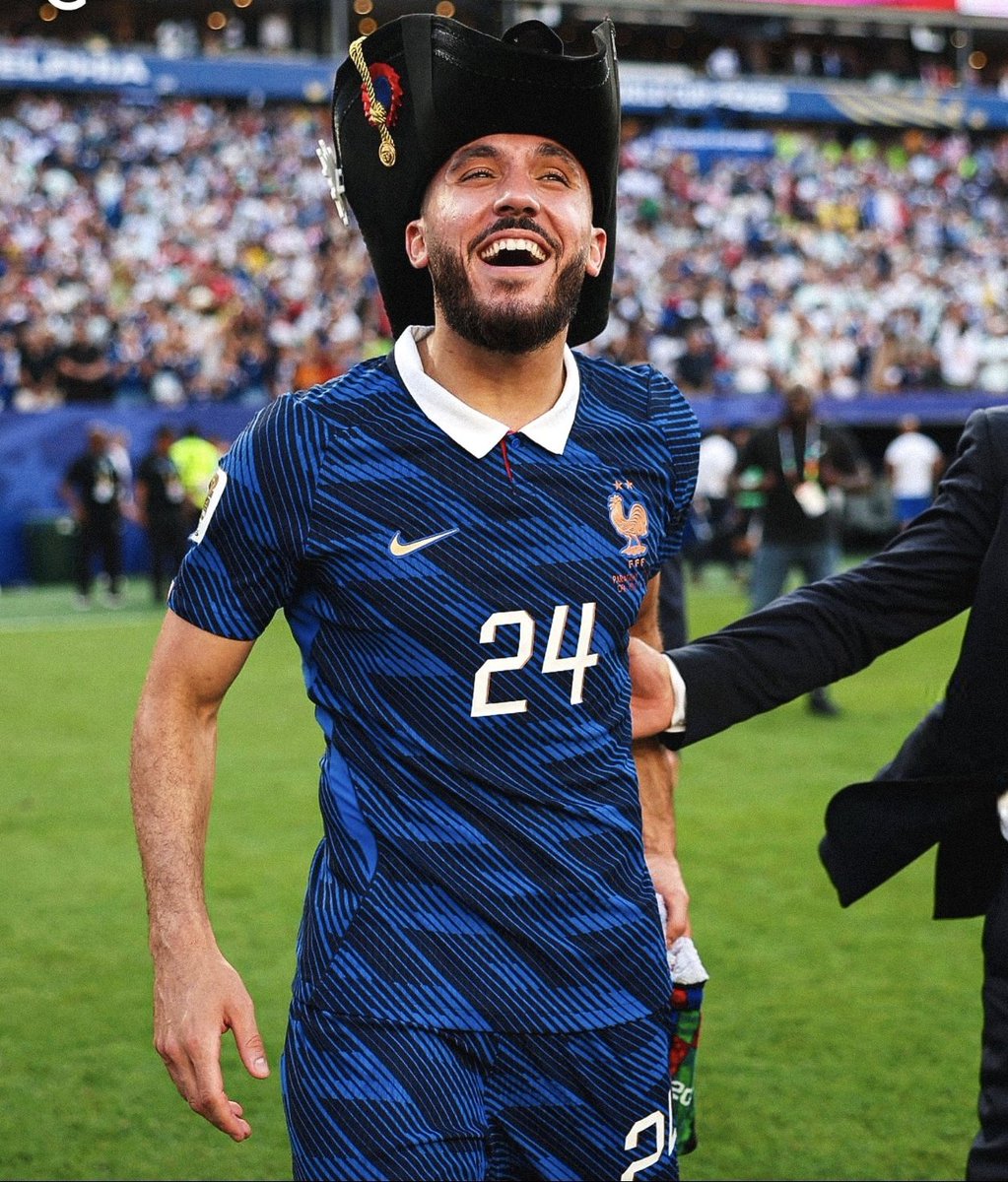 Sopryan's tweet photo. Des rebeus qui sont fiers d'être Français et qui ne rejettent pas l'histoire de France. 
C'est exactement ce qu'on veut ! 
Merci @rayan_cherki 🩵🤍❤️ https://t.co/TM7OyysTuT