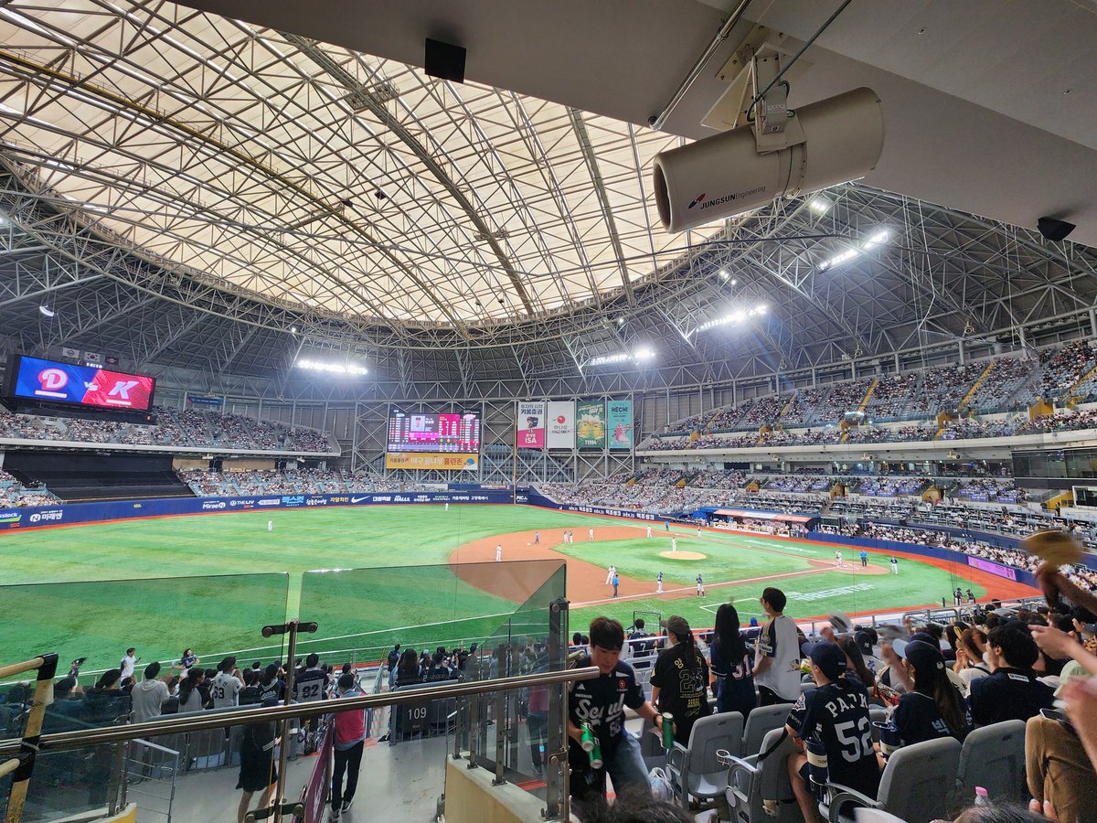 Keepon0520's tweet photo. 爆心地楽しい～😄🇰🇷⚾️
#韓国プロ野球 https://t.co/pjUSfeoWm0