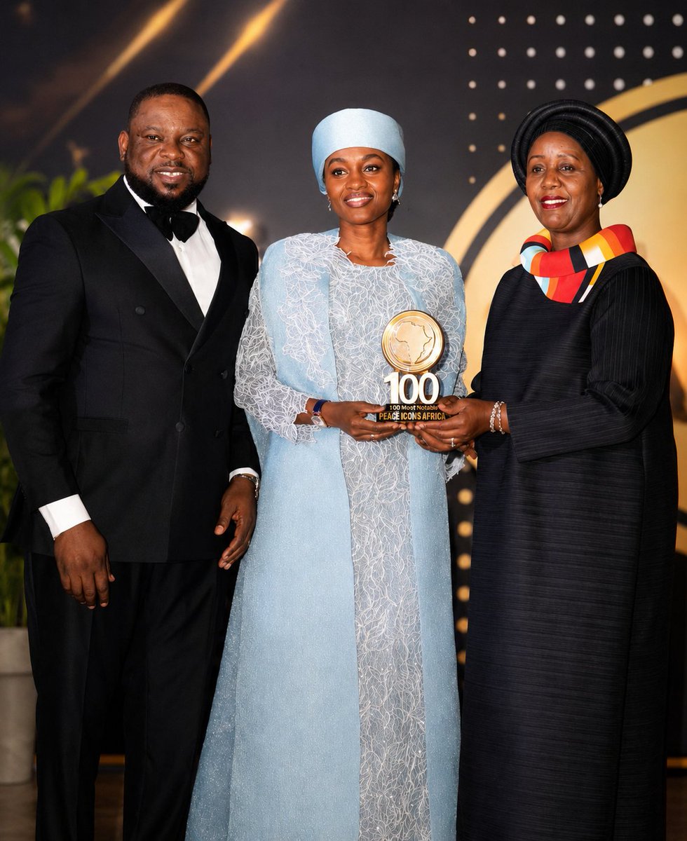 essen_joy's tweet photo. Hanan Buhari dedicates a prestigious African peace award to her late father, Muhammadu Buhari.

In her acceptance speech, she said the award belongs to her late father,
"He taught me integrity,resilience, &amp;selfless service. His confidence gave me the courage to believe in myself" https://t.co/SItuSP4fSX