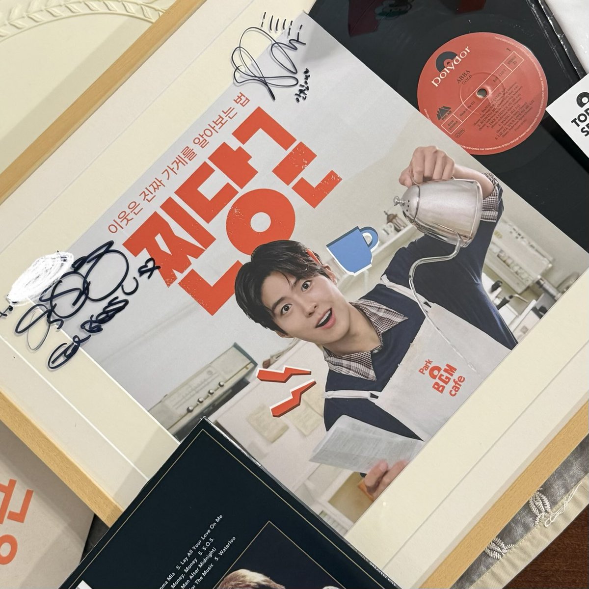 holyy_moly_'s tweet photo. 진짜 너무너무 행복햇어요 ..... 🧡
브금사장님과 당근의 섬세함에 계속 감동하다 왔습니다 .... 진짜 최고예요🥕🧡 https://t.co/28sK1BJWjk