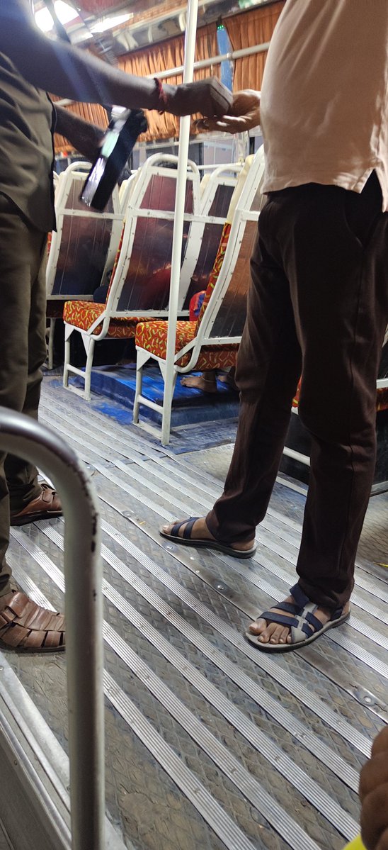 Timepasser58's tweet photo. Bus la kutam ivlo mood a erukan paarthale mood eruthu https://t.co/2I5DDabWti