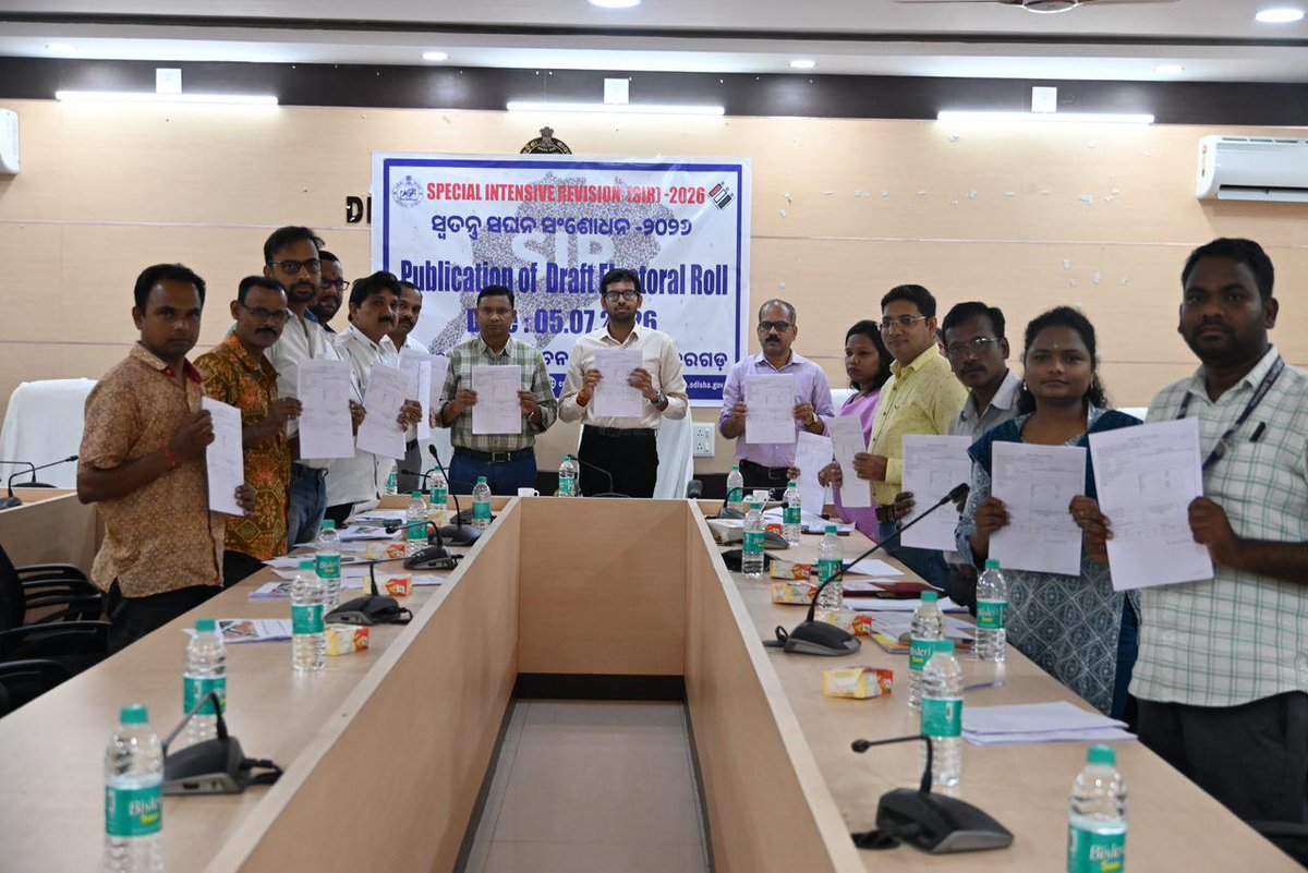 DMBargarh's tweet photo. The Draft Electoral Roll of Bargarh district was published in the presence of the DEO, all EROs and representatives of all recognized political parties, marking an important milestone in the SIR of Electoral Rolls, 2026. #SIR2026 #ElectoralRoll #Bargarh @OdishaCeo @ECISVEEP https://t.co/MXQfZisjBr