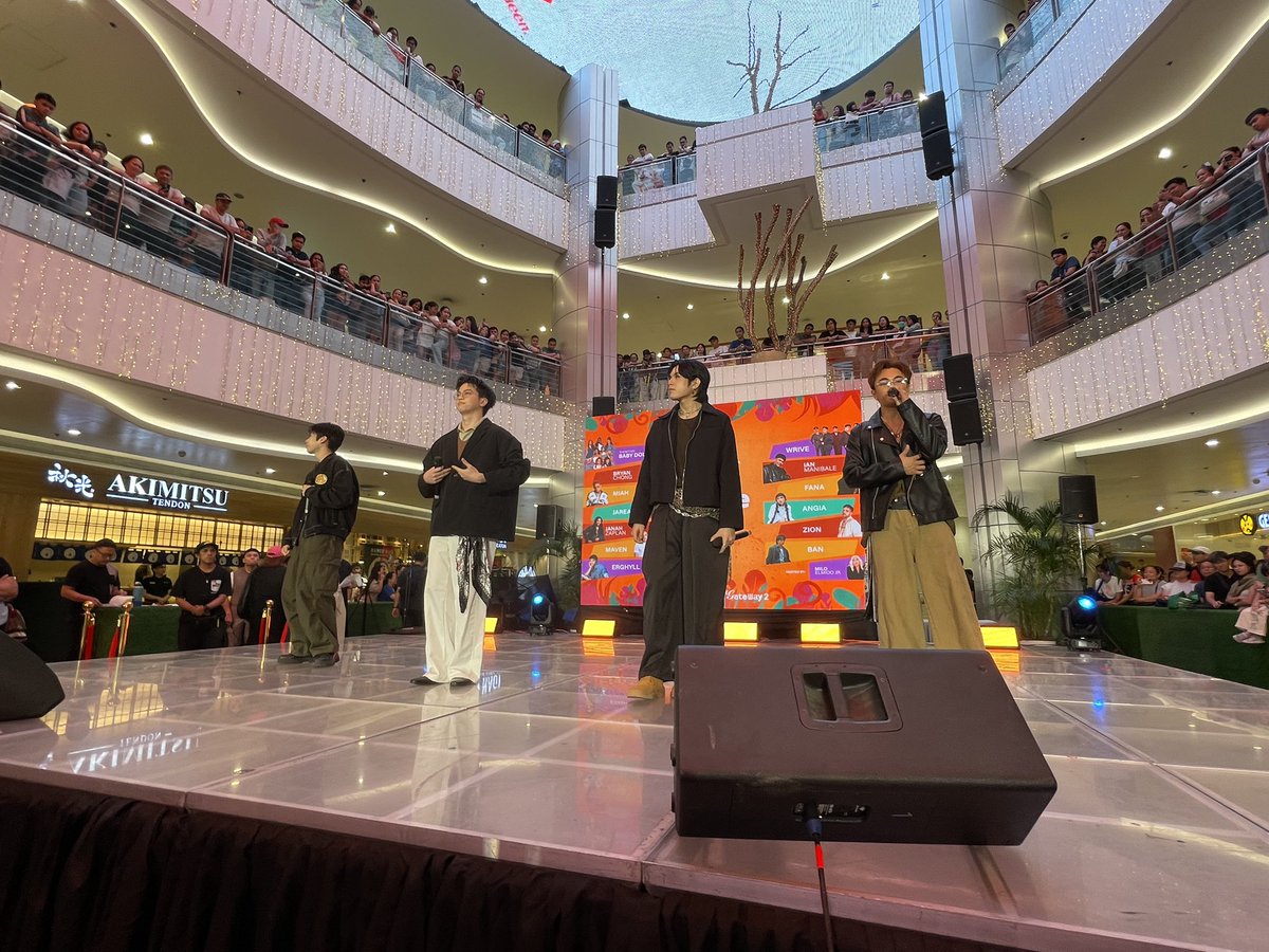 StarCinema's tweet photo. Grabe naman ang energy ng Wrive, di namin kinaya! 😩

📍Gateway Mall 2 Quantum Skyview 
#NewMovieAlert https://t.co/g25oYorMHs