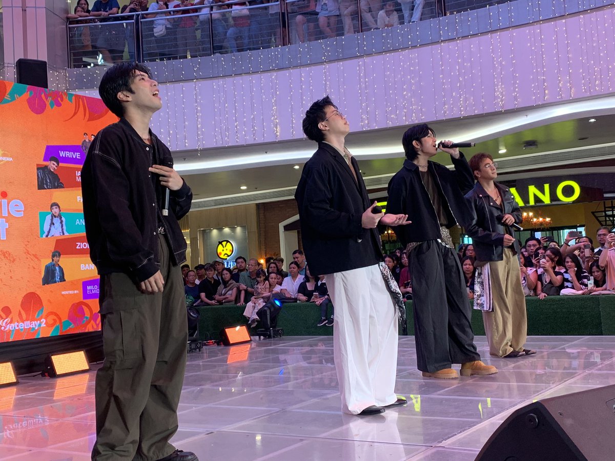 StarCinema's tweet photo. Grabe naman ang energy ng Wrive, di namin kinaya! 😩

📍Gateway Mall 2 Quantum Skyview 
#NewMovieAlert https://t.co/g25oYorMHs