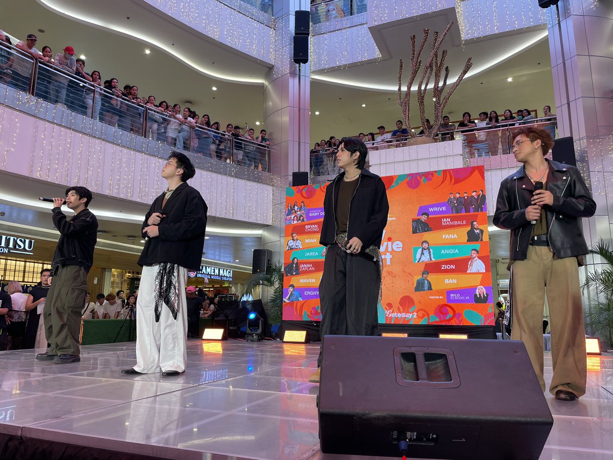 StarCinema's tweet photo. Grabe naman ang energy ng Wrive, di namin kinaya! 😩

📍Gateway Mall 2 Quantum Skyview 
#NewMovieAlert https://t.co/g25oYorMHs