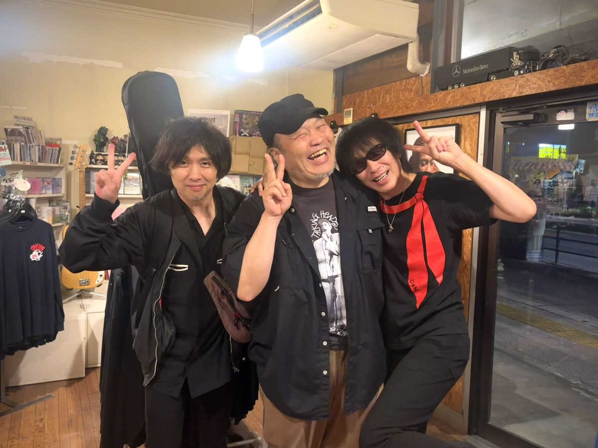 mortarrecord's tweet photo. 昨日のモルタルは
ダイナマイト⭐︎ナオキさんと
町田直隆君の2マンでした！

お互いリスペクトしてる感じがダブルアンコールまで伝わって来たし
終始お客さんも笑顔で嬉しかったです☺️

また再戦したいとの事で、
決まったら是非皆様また集合願いますネ🧣

配信も良かったら是非！
投げ銭も宜しくネ😉 https://t.co/FJwiI0RJzh
