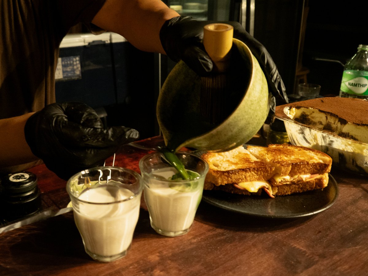 UncleJourney's tweet photo. Dirty House แปดริ้ว

ร้านกาแฟที่มีเหล้าเบียร์ขายนิดหน่อย 🥃 https://t.co/80AjXsTatw
