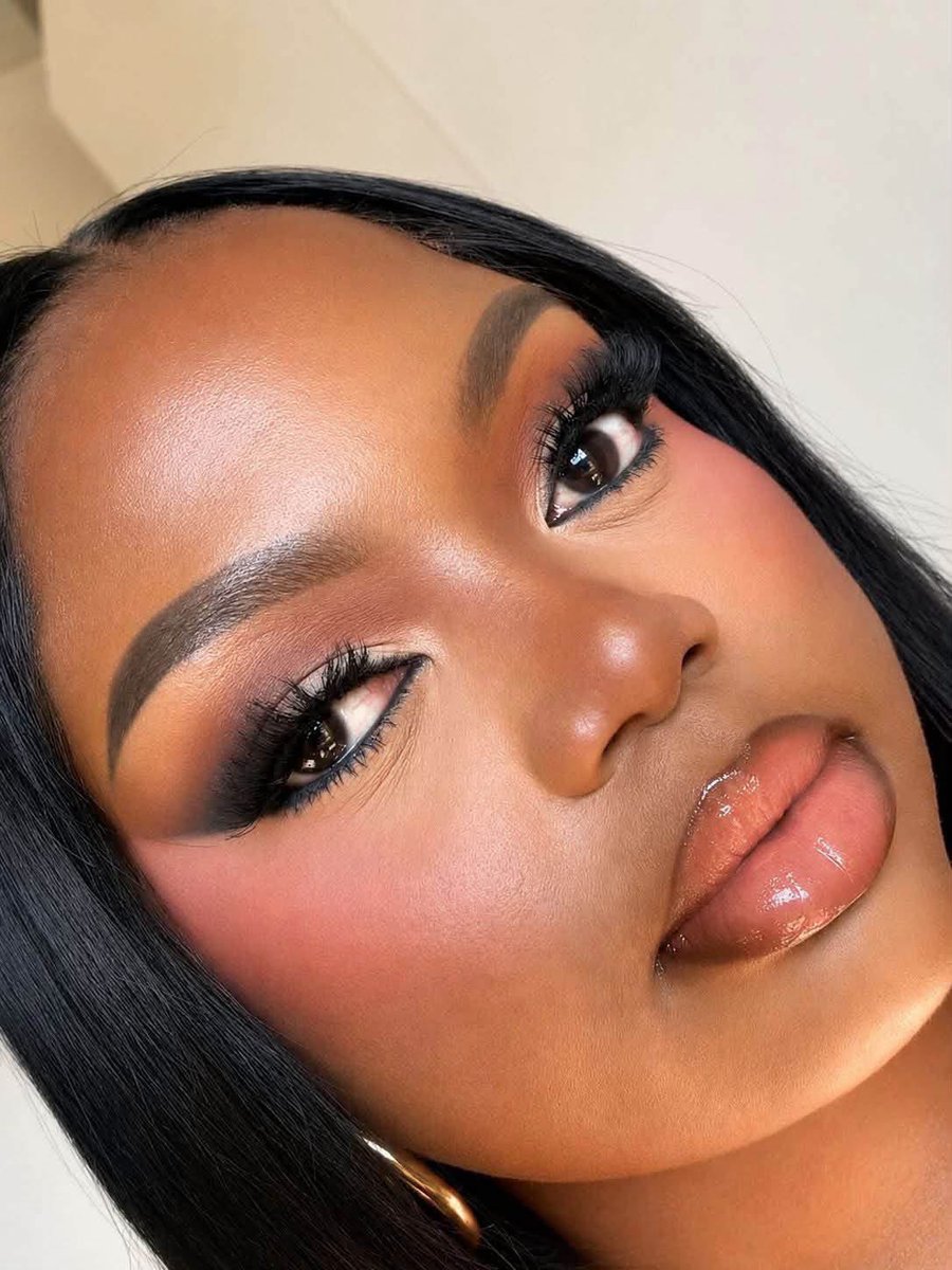 Kgadi_yaMoloto's tweet photo. Real makeup vs. social media expectations. https://t.co/KVkeqT0oXy