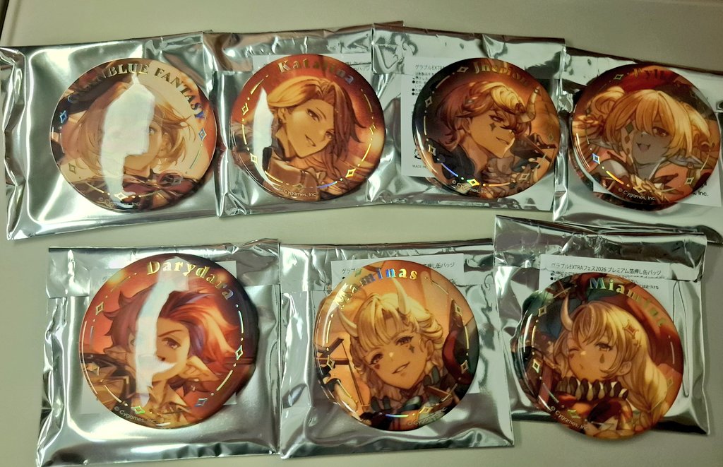 HNZgrbl's tweet photo. 【交換・譲渡】グランブルーファンタジー　グラブル　プレミアム箔押し缶バッジ
譲:ジータ、カタリナ、ジェリオン、ダリダラ、フィルキス、マミナス、ミアミント
求:グラン決まり次第ルリア１。
今のところジータはグランのみを考えています。郵送交換希望。よろしくお願いいたします。 https://t.co/HZdIJQNHpB