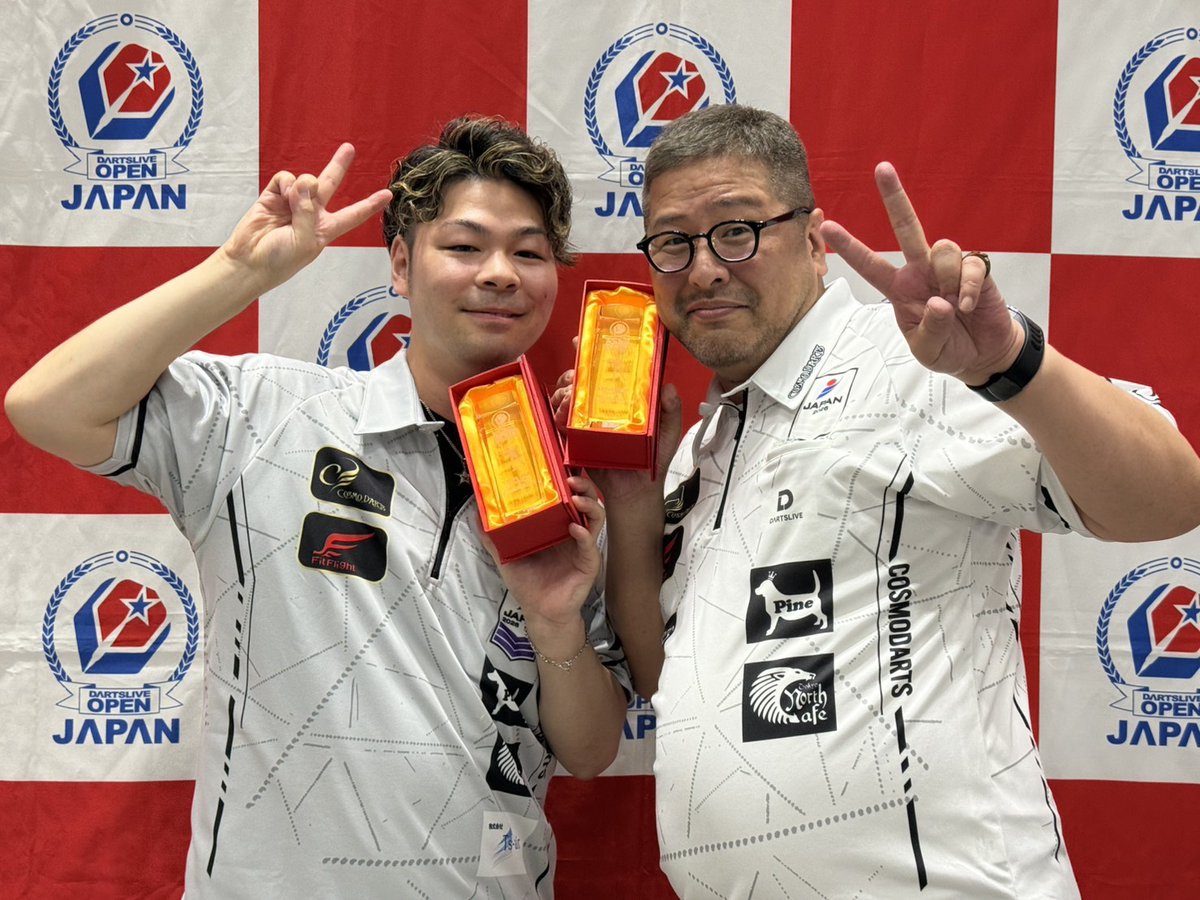 CosmoDarts's tweet photo. DARTSLIVE OPEN 2026 YOKOHAMA

【ダブルス Level MAX】
優勝🥇
赤松大輔選手 @maccho24
渡部陽飛選手 @nube_youhi0403 

優勝おめでとうございます✨

#CosmoDarts #FitFlight #DARTSLIVEOPEN #dartsfi https://t.co/au3oU9xjIQ