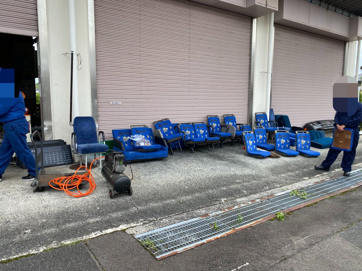 pyanpon719's tweet photo. 旧棚倉営業所
ちょっと覗きに行きました
道路標識は売り物だったんでしょうか？ https://t.co/9TiWujHpJp