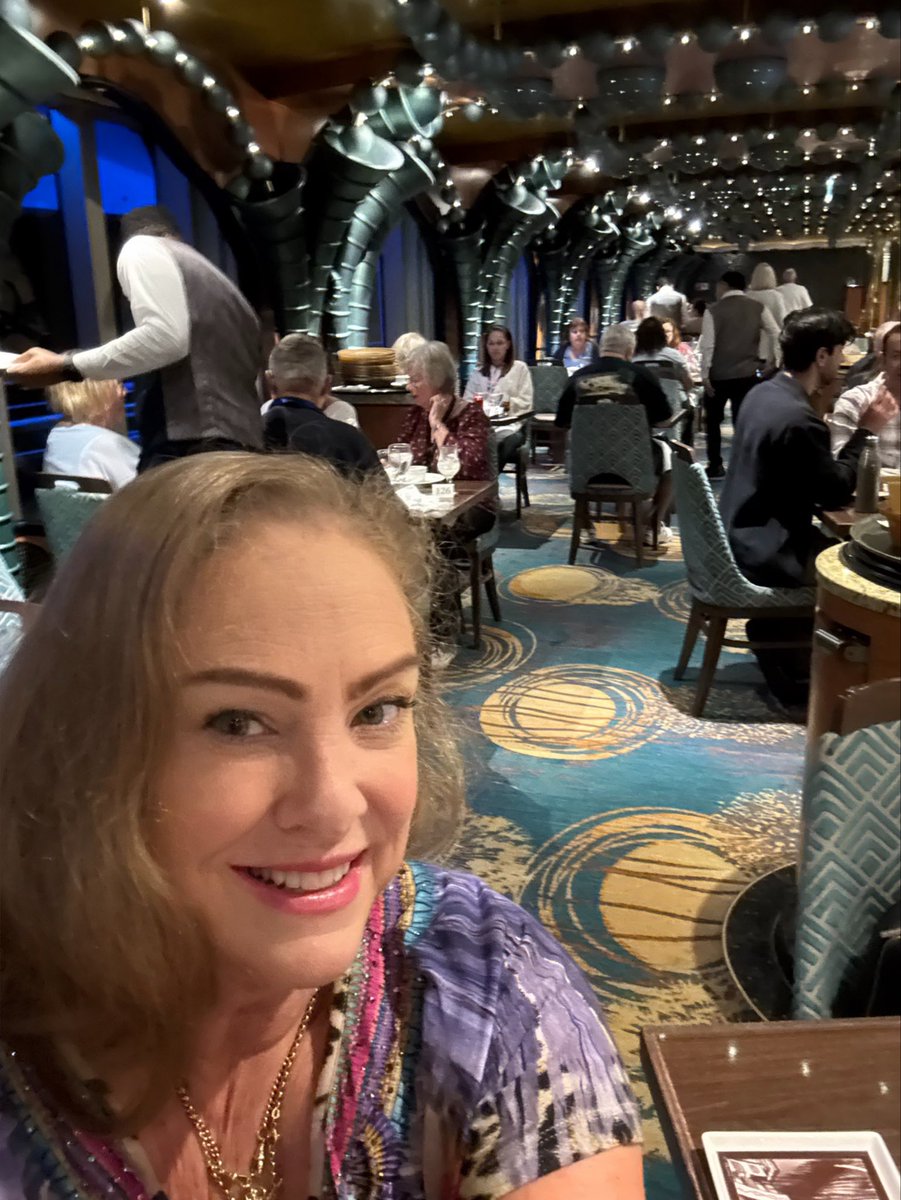 AlicatzAlison's tweet photo. Cruising on Carnival https://t.co/9F3QoAr6q1