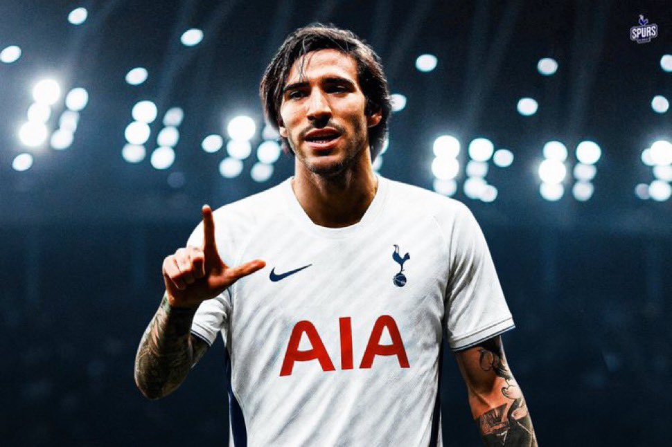 Harry_Hotspur0's tweet photo. Newcastle fans: Tonali has only joined Tottenham because of the massive salary! 

Wow really? I bet he moved from his beloved country and team AC Milan to Newcastle just for the love of the game 🤣

Nothing to do with him earning €4m more per year at Newcastle 🤣😭

#thfc #nufc https://t.co/gdyXuok2Hc
