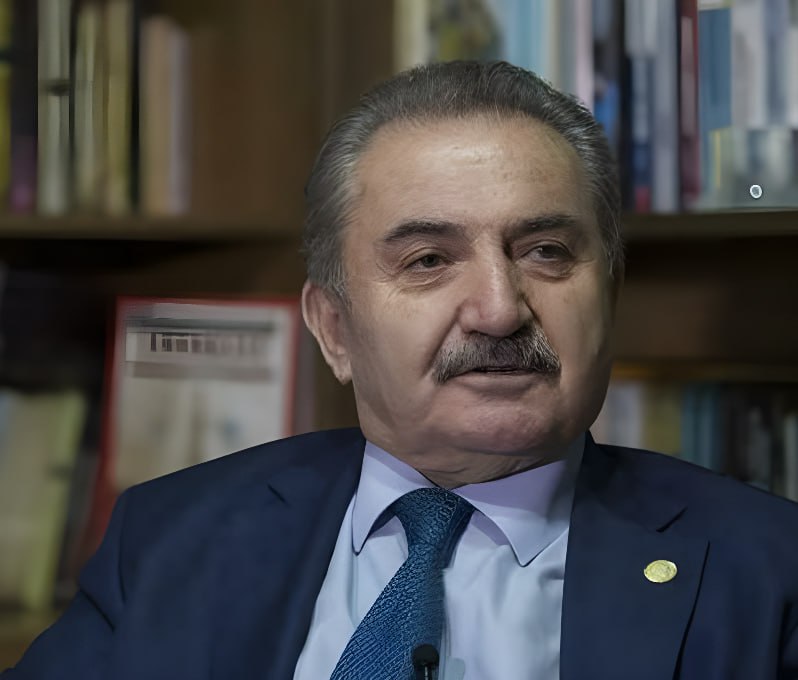 solcugazete60's tweet photo. Cumhurbaşkanı Başdanışmanı Oktay Saral, eski Kültür Bakanı Namık Kemal Zeybek'e 10 bin TL manevi tazminat ödeyecek.

Namık Kemal Zeybek, sosyal medya paylaşımı nedeniyle Saral'a manevi tazminat davasın açmıştı. https://t.co/3Lhbi8kelP