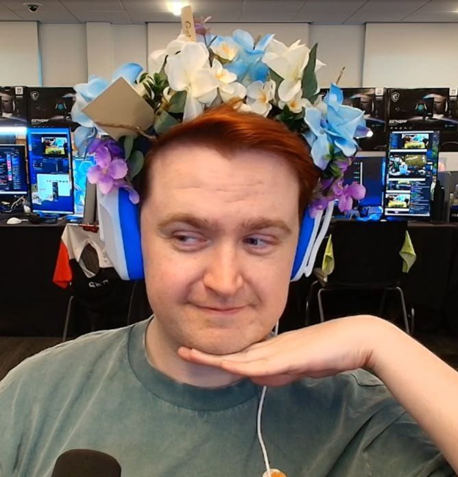 smajorascats's tweet photo. 💐👑 • flower crown https://t.co/V6PO38Nc1Z