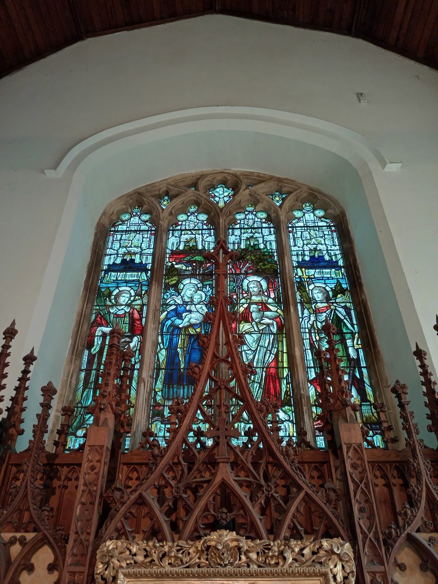 phil0073's tweet photo. In the Chancel of #StMarysGrendon , #Northamptonshire. #StainedGlassSunday with The Good Shepherd, Virgin Mary &amp;  Saints Stephen &amp; Alban.
#PhilOnaBike #Early4 #SeptemberSaints #WoodenWednesday #WindowsOnWednesday https://t.co/2MQ1SB1zXJ