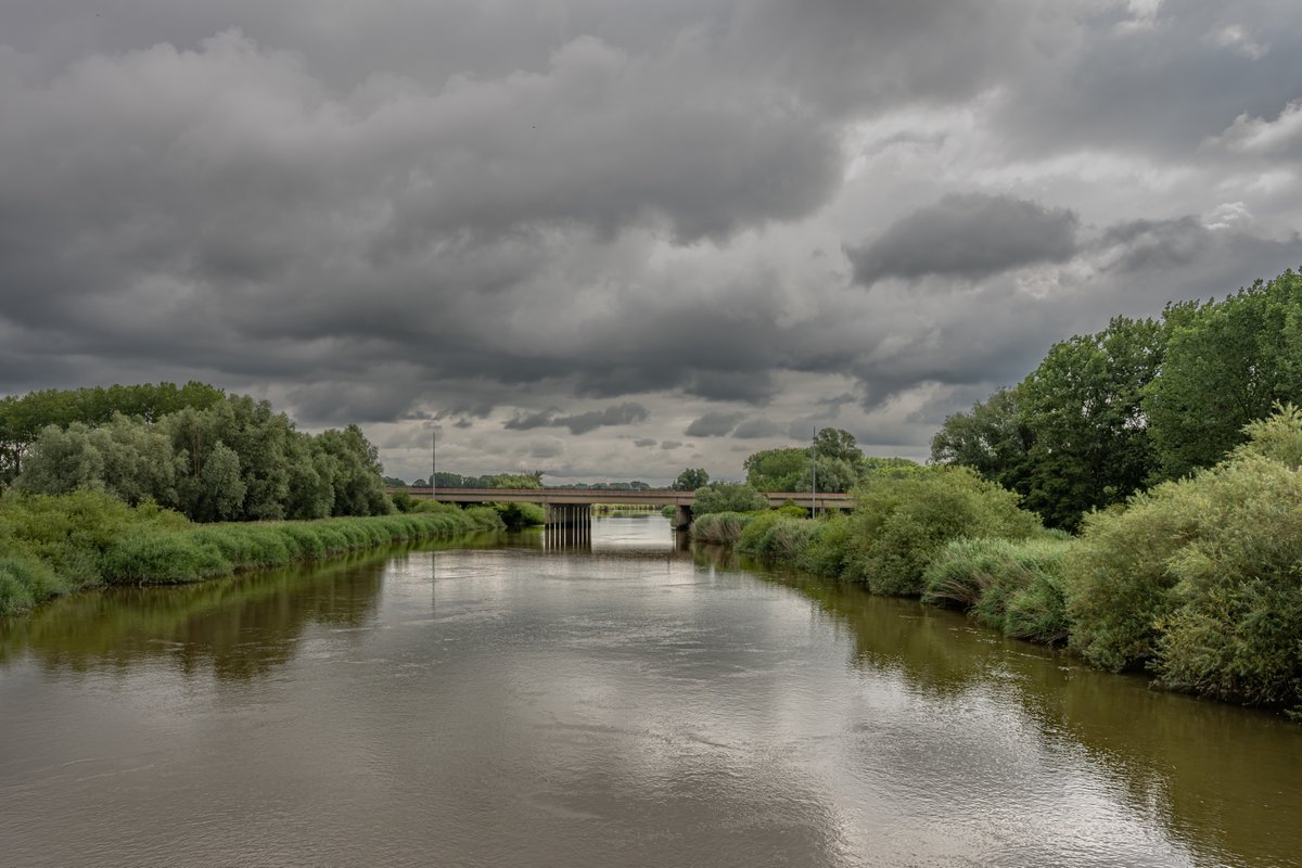 MWezemael's tweet photo. #vrtweer #weerfoto #wolken #sporten #nikonphotography #weatherphotography @Weerbord @MeteovistaBe @BuienradarBE #Hamme 09u43 https://t.co/4nFPmmyZxL