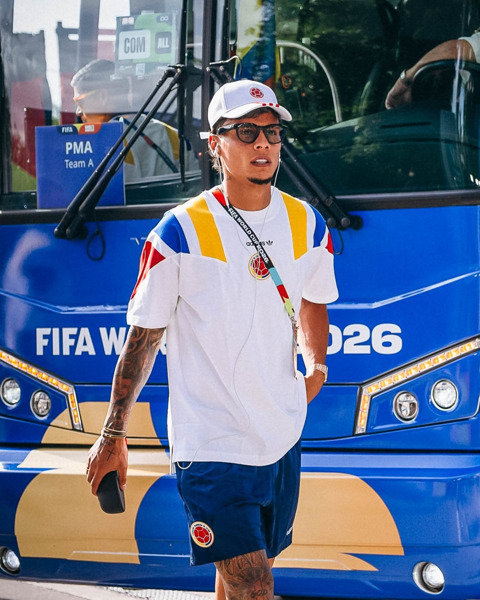 Estebanimed's tweet photo. Enserió es machista y misogino ? dios, y que le fue infiel a la novia ay no parce eso es mucho chisme en portugués que ni entiendo,  que estrés no saber ese babado completo jaksjajsjas ayúdenme bebas o bebos  😭 https://t.co/UpDahNbfo5