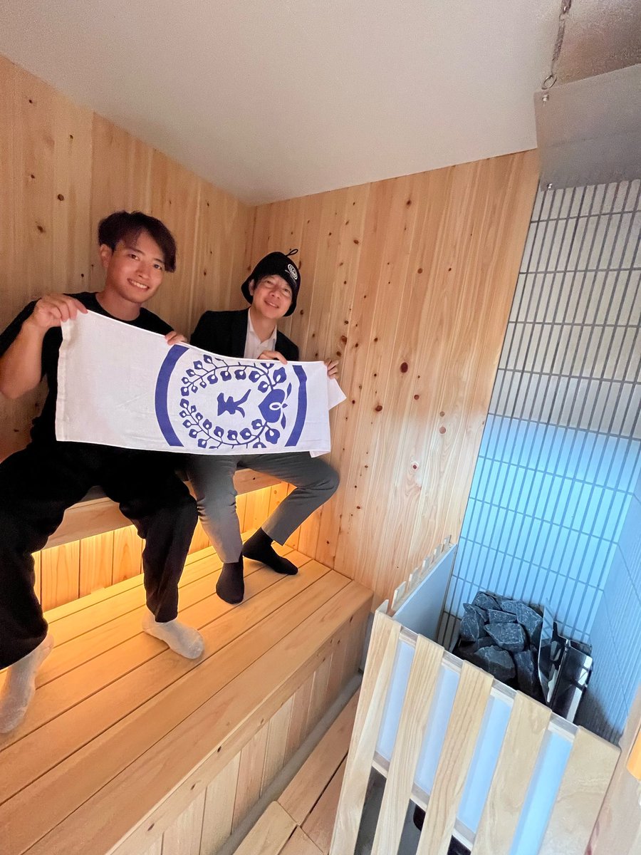 kusacchi51's tweet photo. そして今日から新しい整う場「天国サウナ」がオープンし、磐田に、また一つ誇れる場所が増えました。

幼なじみ4人が、「いつか故郷に恩返しをしたい」という思いを形にしてくれたとのことです。

木のぬくもりに包まれた空間、天竜川の伏流水を生かした水風呂、自然の風を感じる外気浴。本物の心地よさにこだわった、とても素敵な場所でした。

「やりたいことがあるから磐田に戻る」「磐田で挑戦したい」。そんな若者が増えることが、まちの未来をつくりますし、私たちは挑戦する人を全力で応援します。

あらためてオープン、おめでとうございます！ぜひ多くの皆さんに、この心地よさを体感していただきたいです。
https://t.co/HSY0zvenfm