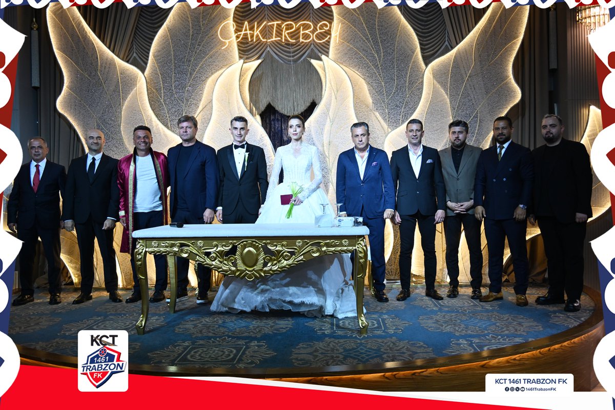 1461trabzonfk's tweet photo. Bir Ömür Boyu Mutluluklar Dileriz

KCT 1461 Trabzon FK Sportif Direktörümüz Onur Çebi, hayatını Hatice Şabanoğlu ile birleştirdi. Genç çiftin görkemli düğün törenindeki nikah şahitliklerini; KCT 1461 Trabzon FK Başkanımız Celil Hekimoğlu, Türkiye Boks Federasyonu Başkanı Suat Hekimoğlu, Teknik Direktör Ertuğrul Sağlam ve yakın arkadaşları yaptı. KCT 1461 Trabzon FK ailesi olarak genç çiftimize bir ömür boyu mutluluklar dileriz…