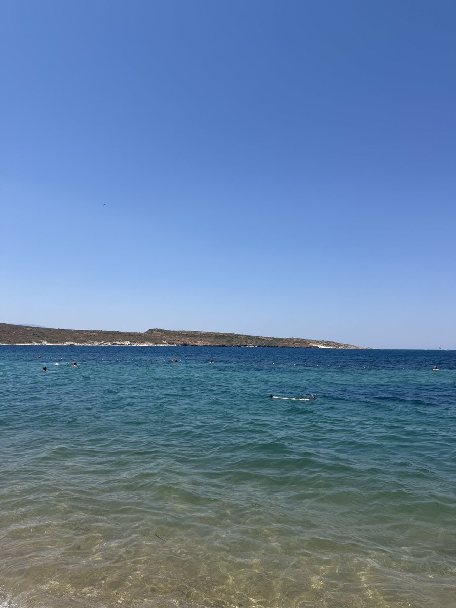 mergenceren's tweet photo. foca sahilde kalabalık arkadas grubuyla, uzun pazar kahvaltısı, sonrasında migrostan alısveris ve arabada son ses müzikle denize gitmek… hayat su sıralar cok guzel https://t.co/ewG1owbWsj