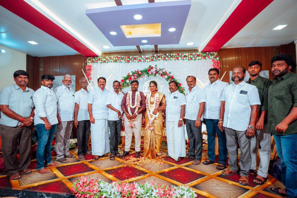 NainarBJP's tweet photo. இன்றைய தினம் திருநெல்வேலி பாளையங்கோட்டையில் நடைபெற்ற திருநிறைச்செல்வன் நம்பி மற்றும் திருநிறைச்செல்வி உமா மகேஸ்வரி ஆகியோரின் திருமண நிச்சயதார்த்த விழாவில் கலந்து கொண்டு அவர்களை வாழ்த்தி ஆசீர்வதித்தேன்.

மேலும் விரைவில் திருமண வாழ்க்கையை தொடங்க இருக்கும் அவர்கள் வாழ்வில் எல்லா வளமும் வளமும் பெற்று இன்புற்று வாழ எல்லாம் வல்ல இறைவனை பிரார்த்தித்தேன்.

இந்த நிகழ்வில் திருநெல்வேலி வடக்கு மாவட்ட தலைவர் திரு. முத்து பலவேசம் அவர்கள் உடன் கலந்து கொண்டு வாழ்த்தினார்.