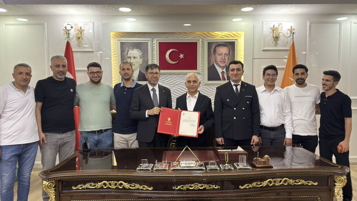 akgencliksiirt's tweet photo. Cumhurbaşkanımız ve Genel Başkanımız Sayın Recep Tayyip Erdoğan’ın tensipleriyle AK Parti Siirt İl Başkanlığı görevine atanan Sayın @AvHekimGider Başkanımızı tebrik ediyor, yeni görevinde üstün başarılar diliyoruz.

Rabbimiz hayırlı hizmetler yapmayı nasip eylesin. Hayırlı olsun. https://t.co/NowqMKBs3L