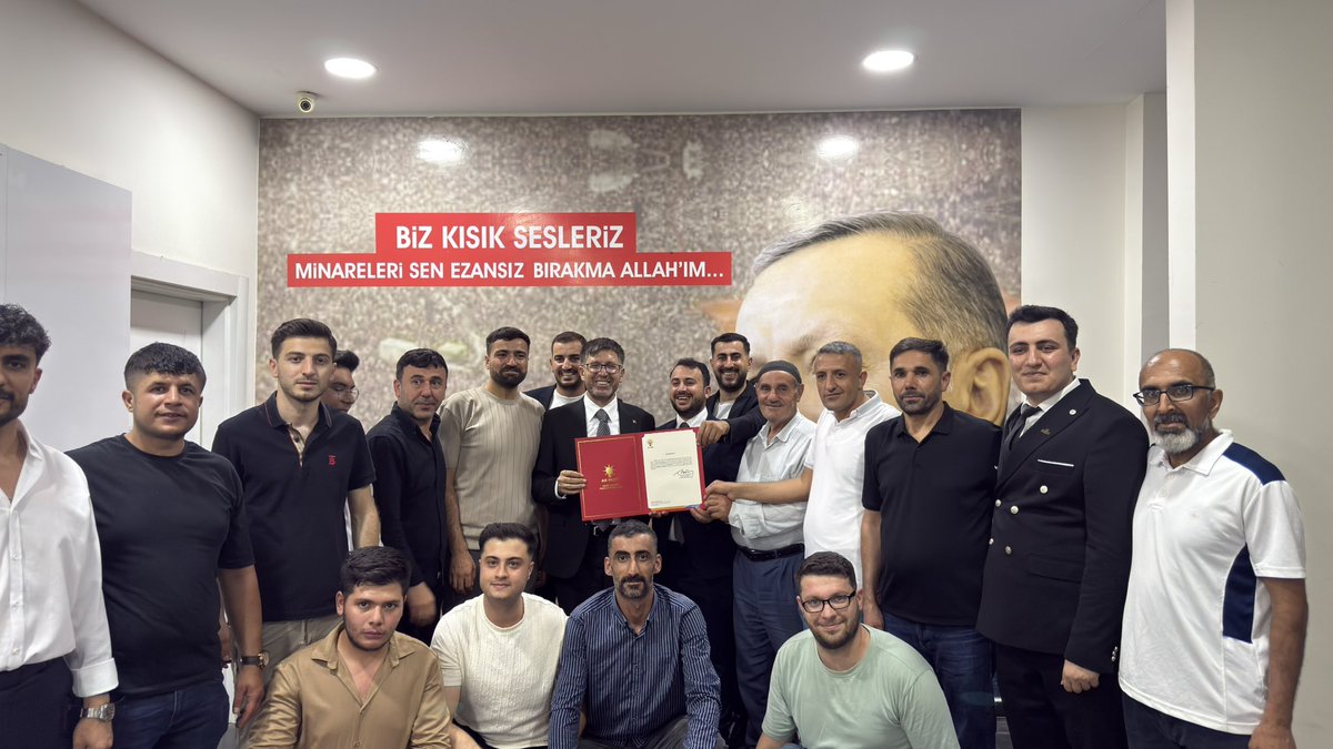 akgencliksiirt's tweet photo. Cumhurbaşkanımız ve Genel Başkanımız Sayın Recep Tayyip Erdoğan’ın tensipleriyle AK Parti Siirt İl Başkanlığı görevine atanan Sayın @AvHekimGider Başkanımızı tebrik ediyor, yeni görevinde üstün başarılar diliyoruz.

Rabbimiz hayırlı hizmetler yapmayı nasip eylesin. Hayırlı olsun. https://t.co/NowqMKBs3L