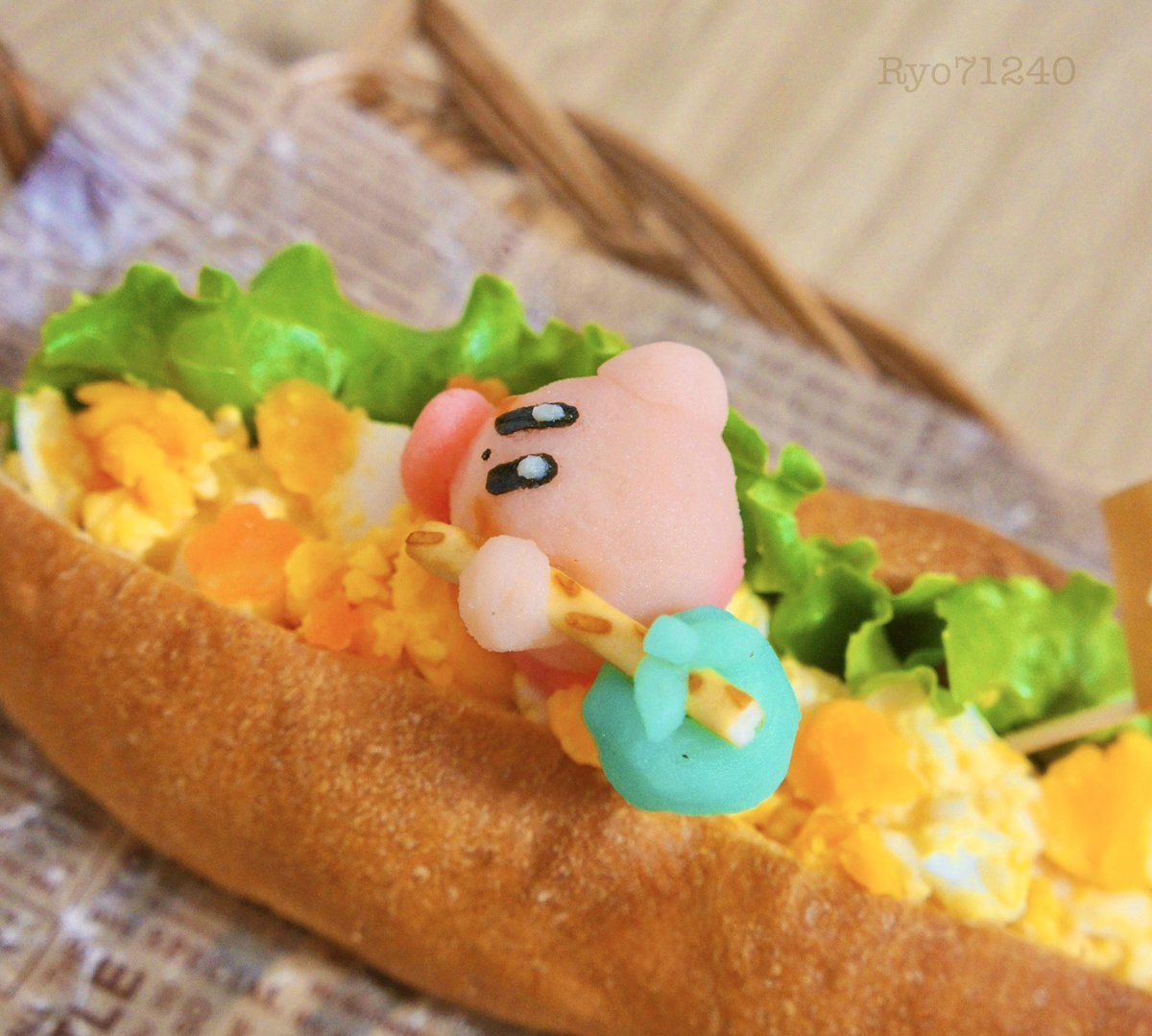 Ryo71240's tweet photo. コッペパン焼いた🥖
パンの世界を冒険するカービィちゃんを添えました https://t.co/UY0MSrLfMX