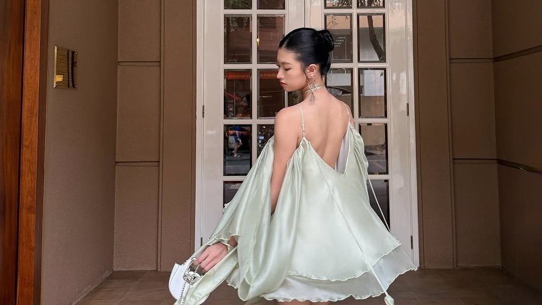 llunamaris's tweet photo. ㅤㅤㅤ
ㅤㅤㅤ
OOTD. Suka, suka, suka. Dressnya lucu banget. Make up dan rambutnya juga very slay. Thanks olip 🥺🤍

(Make up and Hairdo by @sunflawred) 

ㅤㅤㅤ https://t.co/vi6nAajlHA