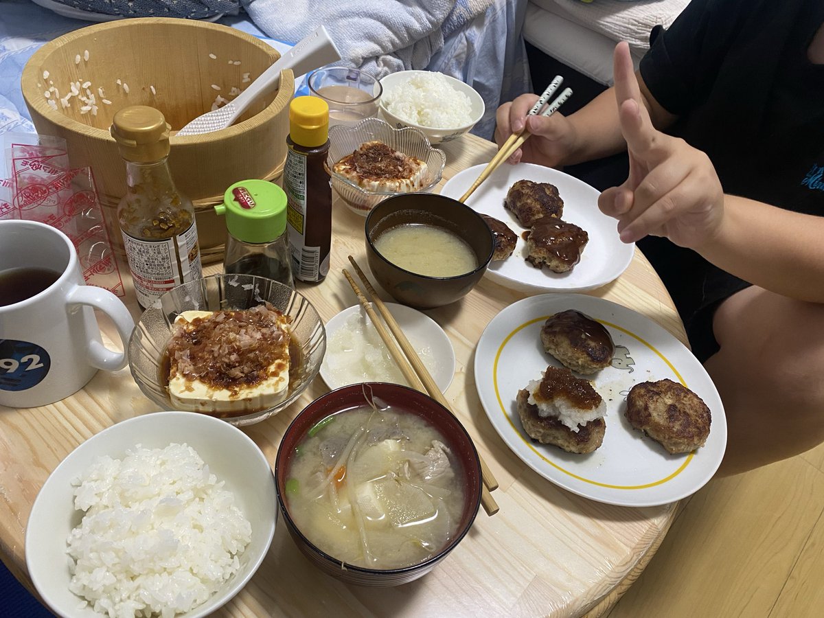 Rpapa_selection's tweet photo. 晩ごは〜ん https://t.co/oQ02FIMgU1