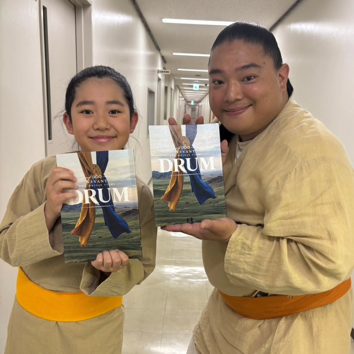 tomisakae411's tweet photo. #VIVANT サイドストーリー
「ドラムーVIVANT THE ORIGIN STORYー」

U-NEXTで独占配信が決定しました📺㊗️
公安野崎のエージェント・ドラムのルーツを追う
完全オリジナルストーリーです🐪🏜️

7/12(日)21:00～配信開始です📱
是非ご覧ください🙇‍♂️ https://t.co/tfqxDt2BXt