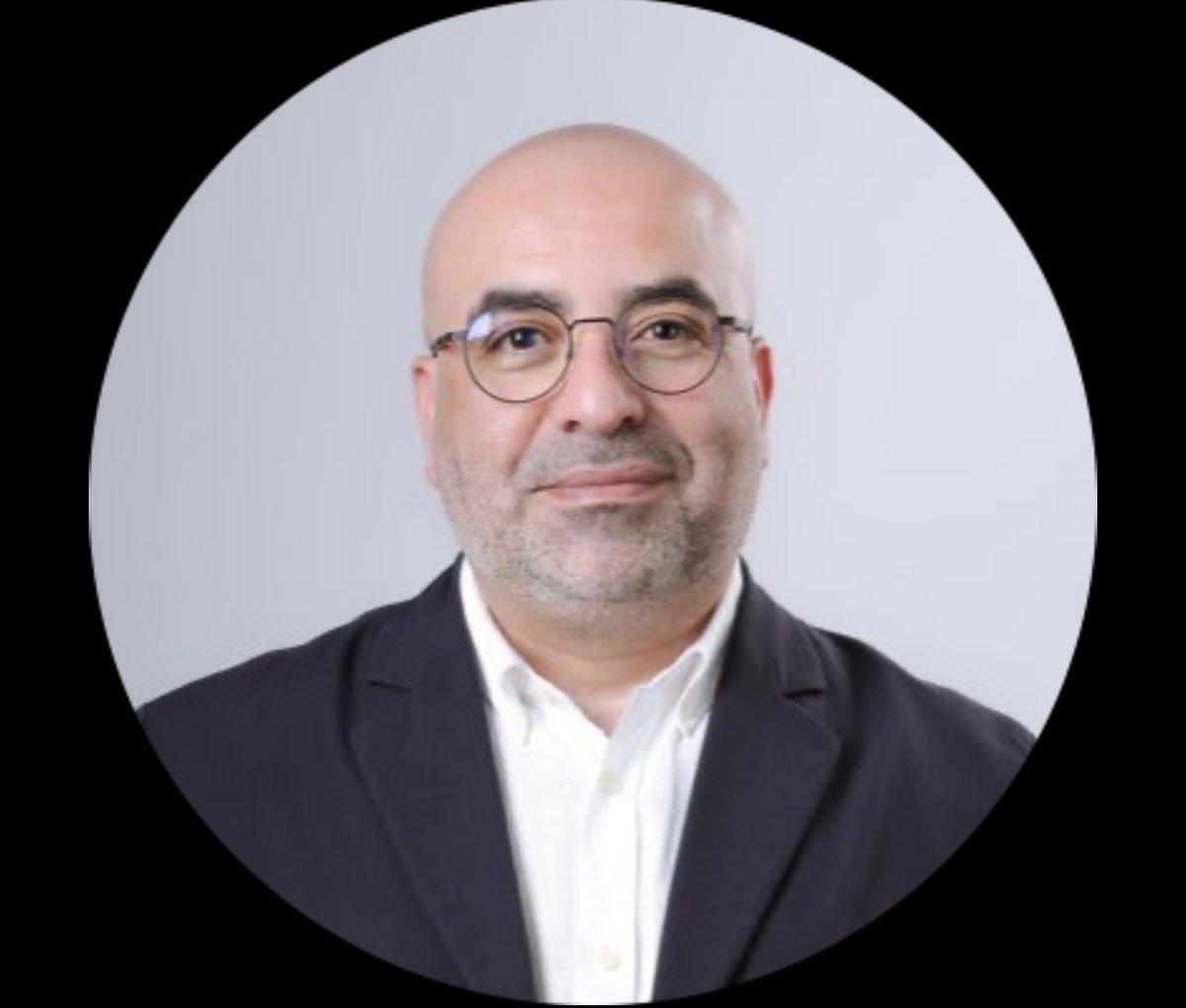 amfozan's tweet photo. قال عنه أحدهم أنه يبحث عن الشهرة بأية طريقةوبأية ثمن ويذكر أنه تحول من شخص ملتح يدعي التدين ولكنه لم يفلح في هذا المسار فاختار حلق اللحية ولديه الإستعداد والقابلية لأن يكون مرتزقا مخلصا لمن يدفع له وحاول التقرب من السعودية ومدحها ولكنها رفضته وصار اليوم يشتمها https://t.co/sWC20Q7PEJ