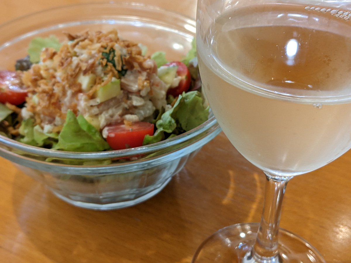 OBmaker_'s tweet photo. 辛口イタリアワインで意識高い系おっぱじめ！
ざます。 https://t.co/Flcfz3y58Y
