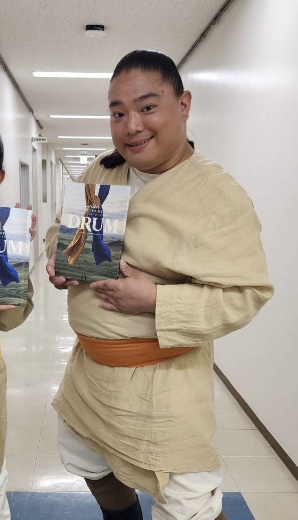 tomisakae411's tweet photo. #VIVANT サイドストーリー
「ドラムーVIVANT THE ORIGIN STORYー」

U-NEXTで独占配信が決定しました📺㊗️
公安野崎のエージェント・ドラムのルーツを追う
完全オリジナルストーリーです🐪🏜️

7/12(日)21:00～配信開始です📱
是非ご覧ください🙇‍♂️ https://t.co/tfqxDt2BXt