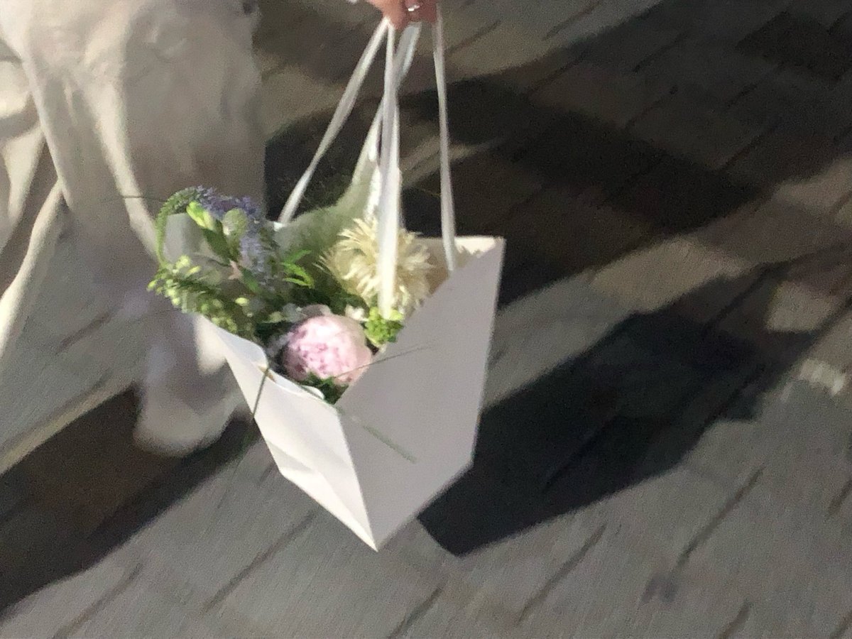 sumeov's tweet photo. 최근 꽃선물을 시작햇는데 참 좋은 거 같아요/// https://t.co/JQUxysr0Pb