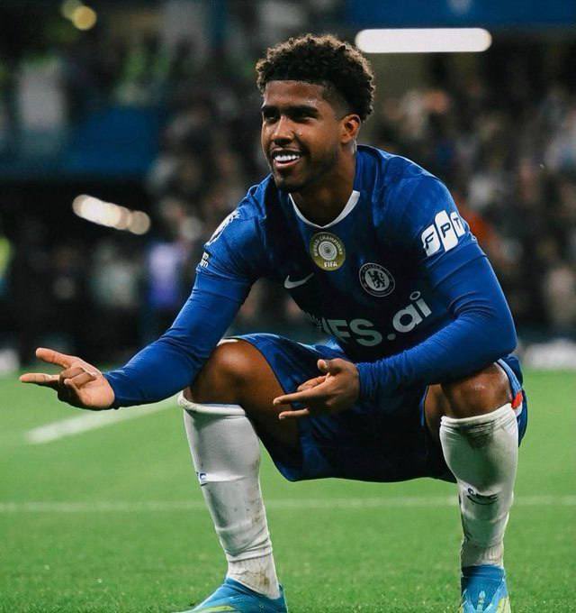 Just Chelsea tweet media