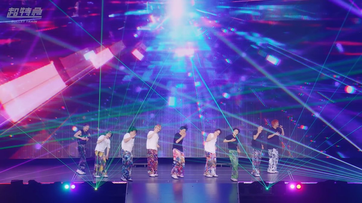 9rn048's tweet photo. 踊ライナーってまじでEVEのたった1回きりセトリなの謎なくらい新規獲得しやすい楽曲と振り付けだと思っているのでフェス等もっともっとセトリ入りしてくれ
👤超特急？聞いたことある名前だなぁ
👤電車？カンカンカンカン？踏み切り音だし振り付け電車みたいだなぁ

最高に超特急要素つまっているので好 https://t.co/prP0E01JEj