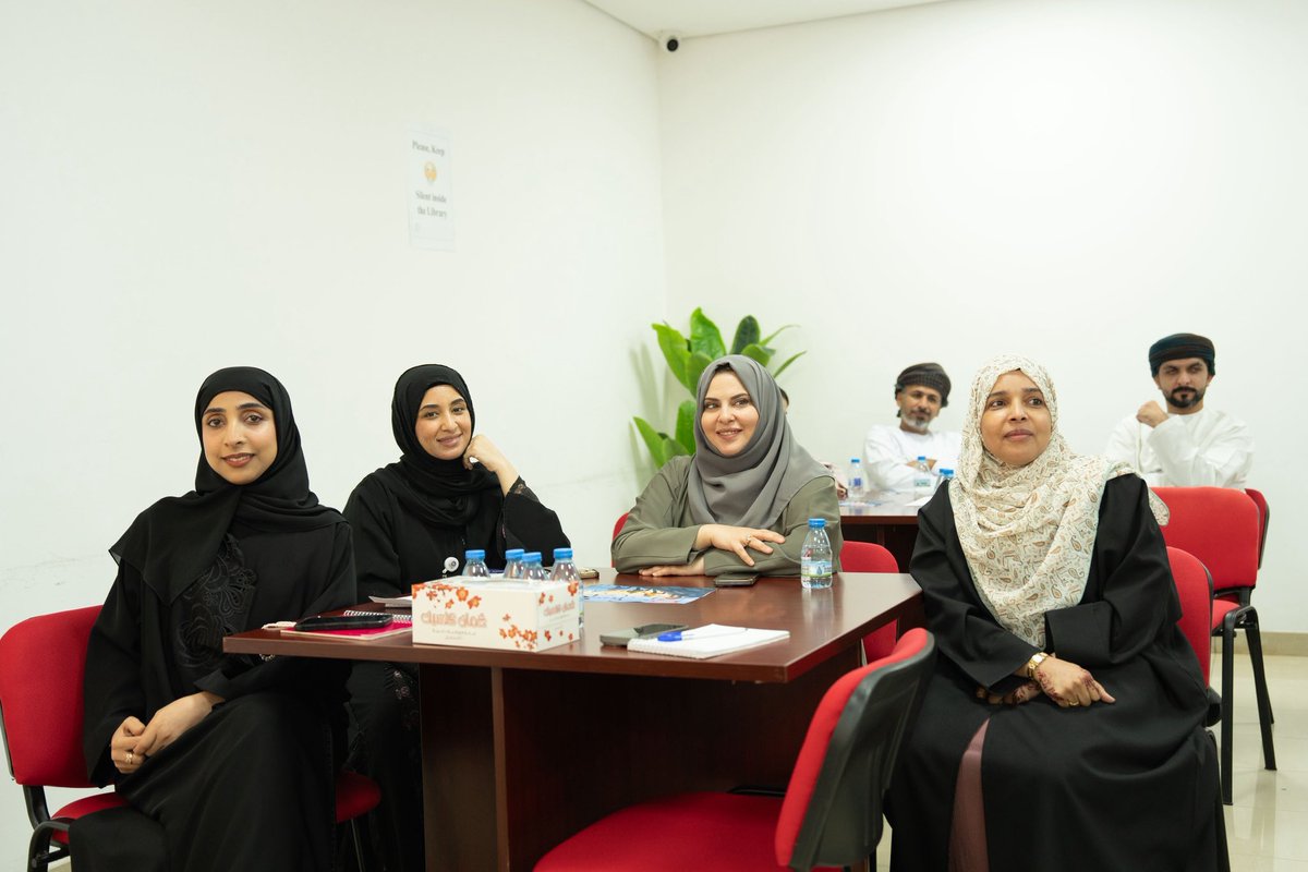 Mazoon College كلية مزون tweet media
