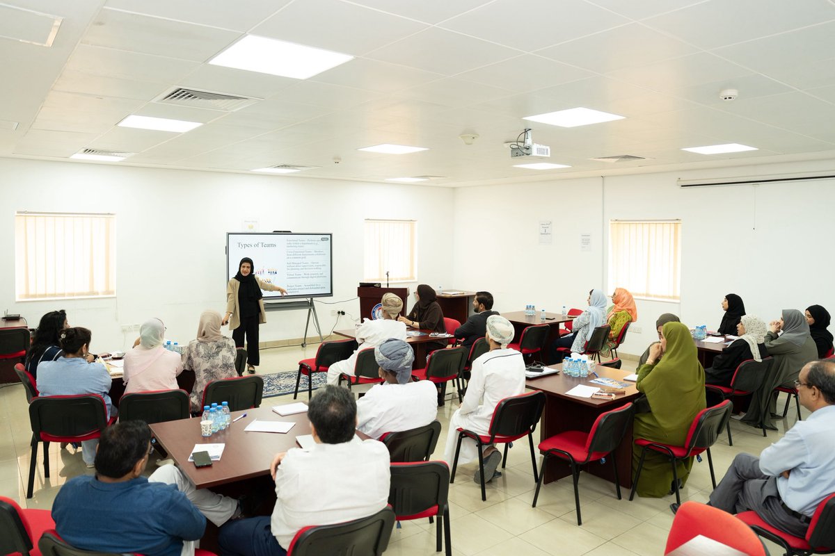 Mazoon College كلية مزون tweet media