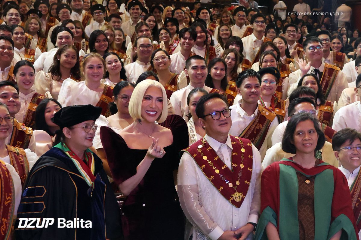 ViFeelings's tweet photo. Truly, UNKABOGABLE! Congrats, CMC Class of 2026!

(c) DZUP Balita
#ViceGanda | Vice Ganda https://t.co/vEf4dDhzBJ